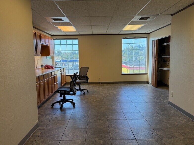 More Photos Of 1720 S 72nd St, Tacoma Medical For Lease