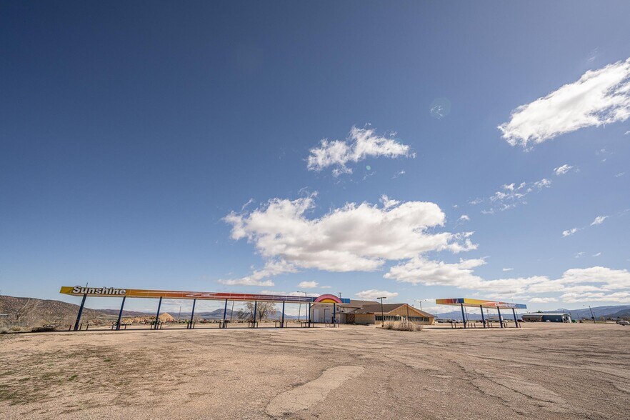 More Photos Of 225 N Highway 91, Summit Service For Lease