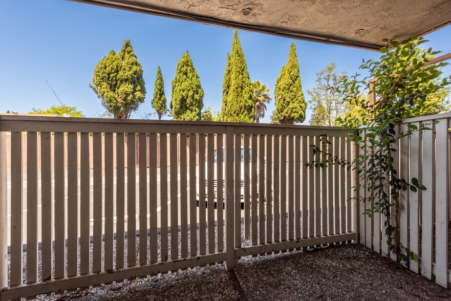 More Photos Of 8025 Beverly Dr, Rohnert Park Apartments For Sale