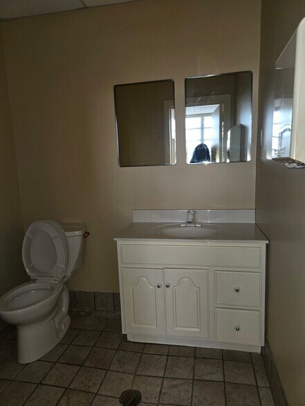 More Photos Of 5373 1st Ave, Birmingham Office For Lease