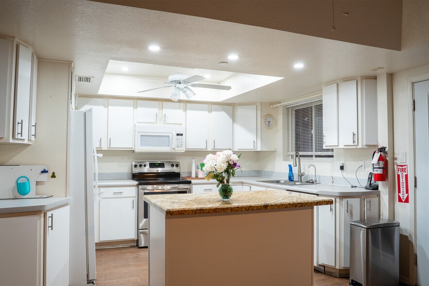 More Photos Of 14030 N El Pueblo Blvd, Fountain Hills Assisted Living For Sale