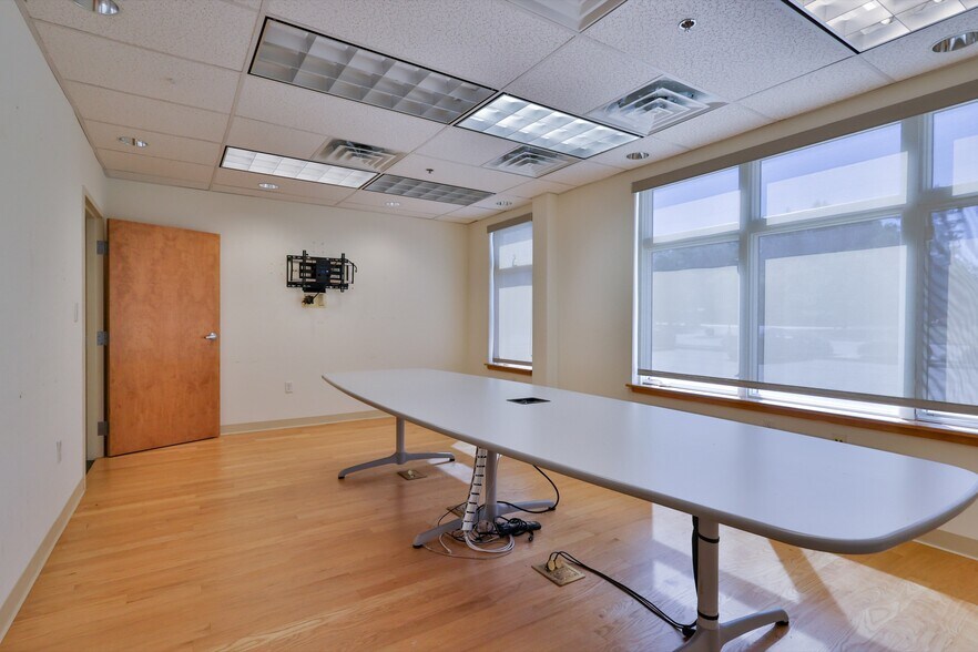 More Photos Of 1425 Mountain Dr N, Bethlehem Office For Sale