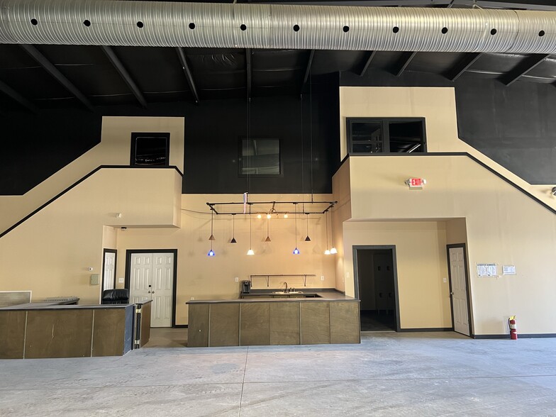 More Photos Of 230 Industrial Park Rd, Baldwin Warehouse For Lease