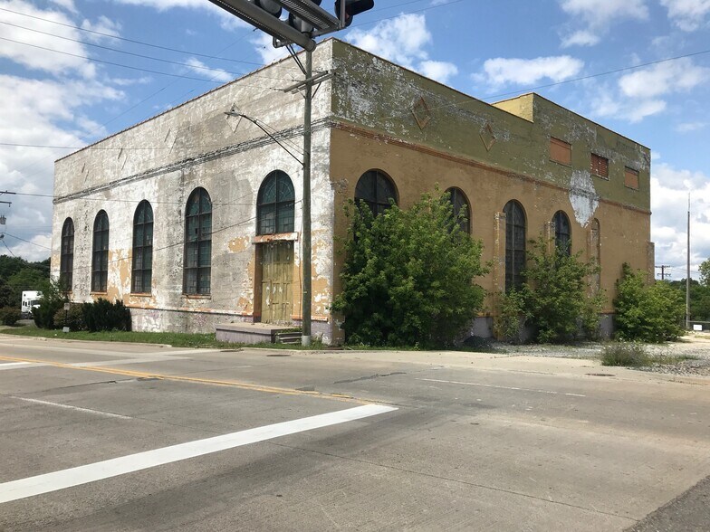More Photos Of 34 Rapid St, Pontiac Warehouse For Sale