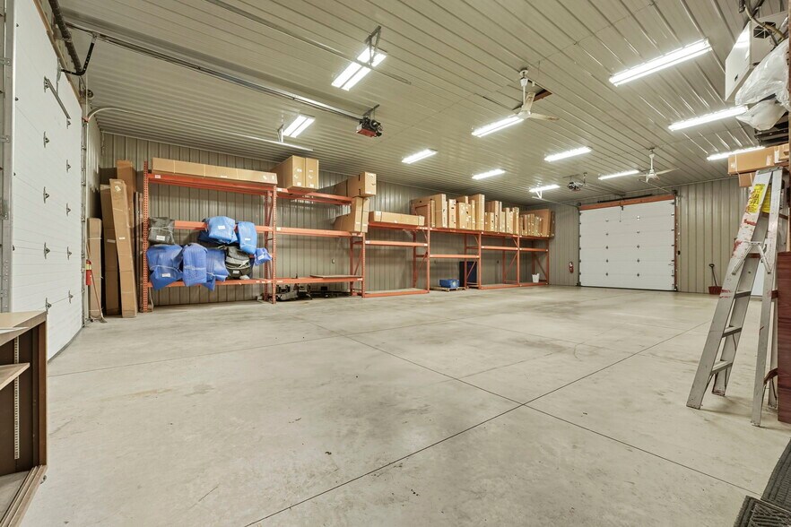 More Photos Of 635 E Business 30, Columbia City Showroom For Sale