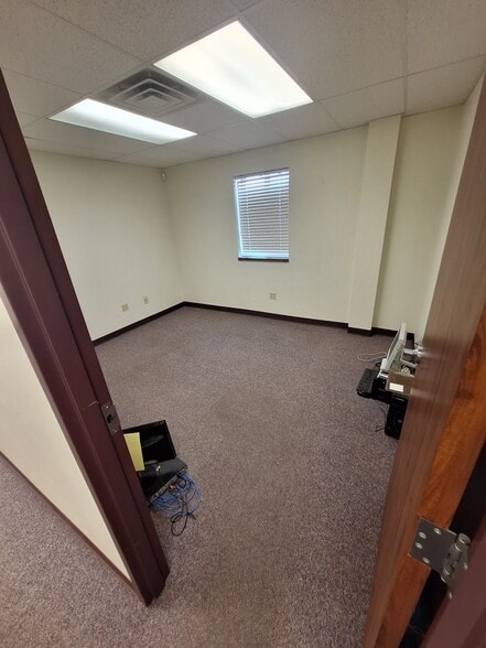 More Photos Of 909 34th St N, Fargo Warehouse For Lease