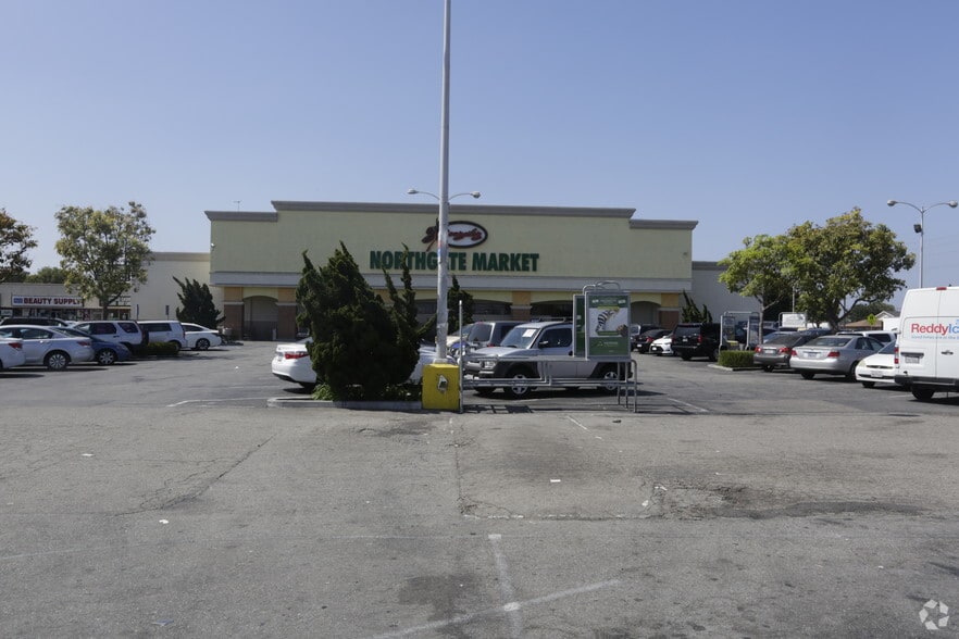 More Photos Of 3880-3930 W Rosecrans Ave, Hawthorne Unknown For Lease