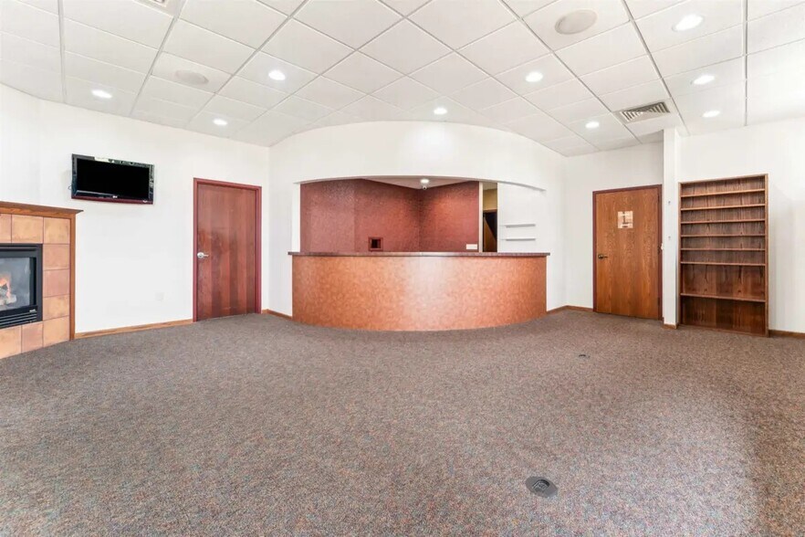 More Photos Of 180 Knights Way, Fond Du Lac Medical For Sale