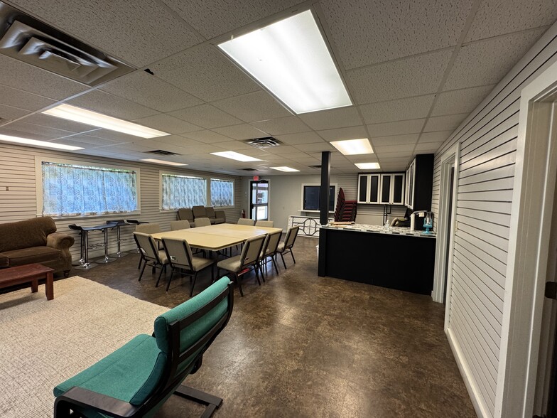 More Photos Of 2130 Country Club Rd, Palestine Golf Course Driving Range For Sale