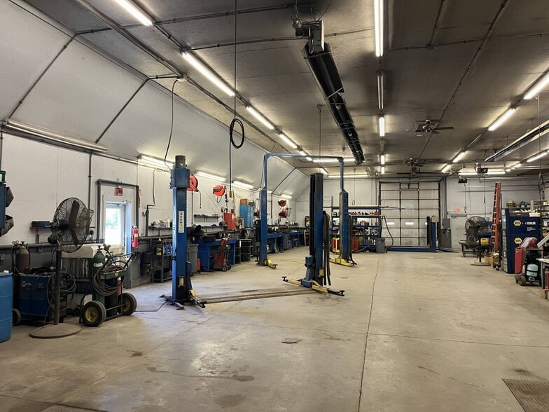 More Photos Of 1006 Covington St, Crawfordsville Warehouse For Sale