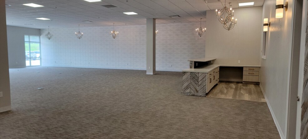 More Photos Of 1275 W Highway 1, Iowa City Storefront Retail Office For Lease