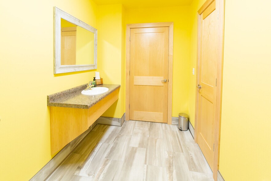 More Photos Of 635 Fairfax St, Altoona Loft Creative Space For Sale
