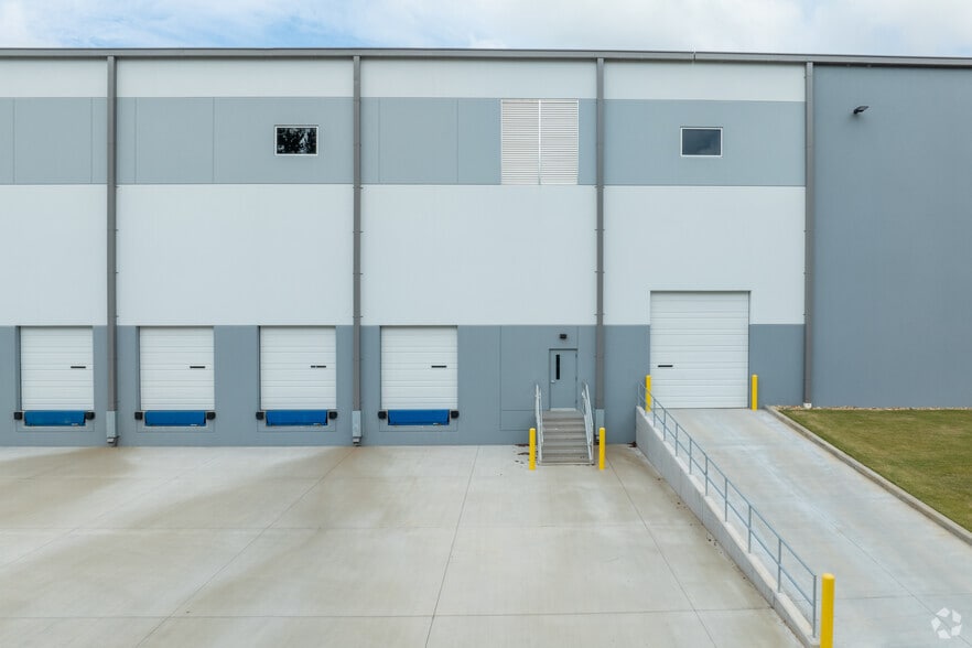 More Photos Of 134 Long Rd, Williamston Distribution For Sale