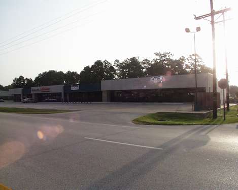 More Photos Of 813-823 N I-45, Conroe Unknown For Lease