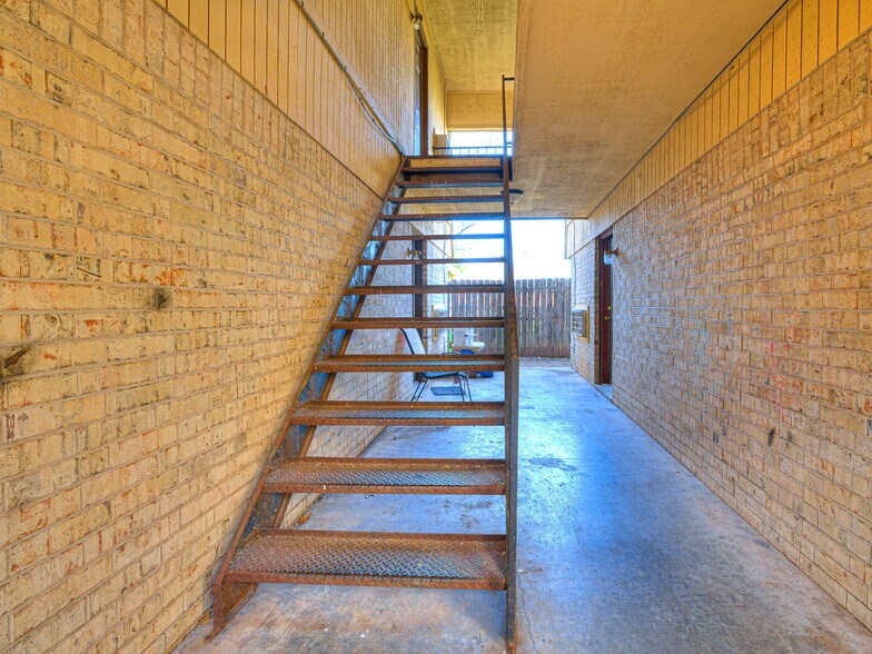 More Photos Of 6401 NW Oak Ave, Lawton Apartments For Sale