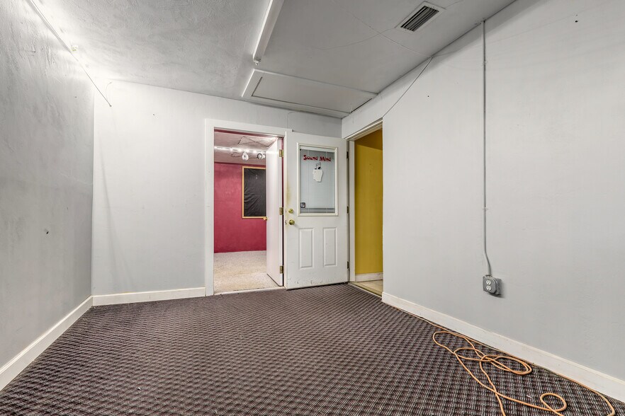 More Photos Of 529 Ridgewood Ave, Daytona Beach Freestanding For Sale