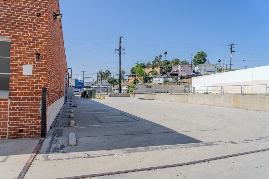 More Photos Of 4000 Medford St, Los Angeles Warehouse For Sale
