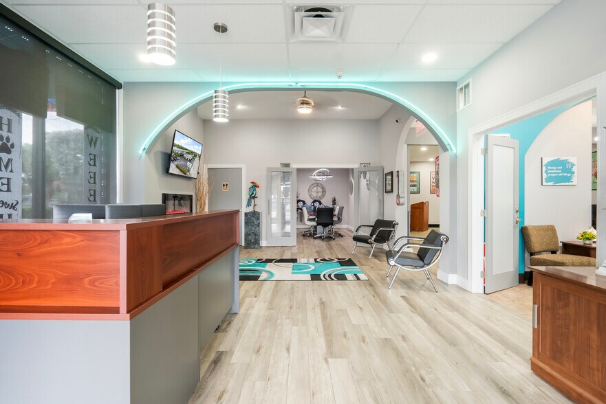 Primary Photo Of 6600 Pembroke Rd, Pembroke Pines Office For Sale