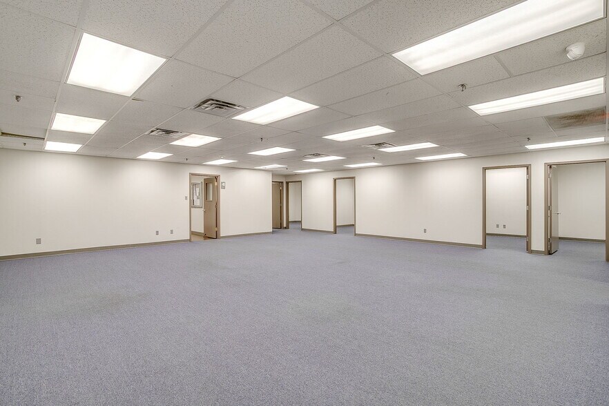 More Photos Of 2051 Franklin Dr, Fort Worth Warehouse For Lease