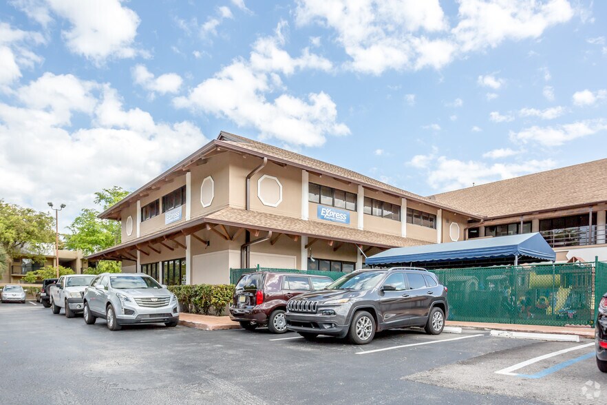 More Photos Of 10471 N Kendall Dr, Miami Storefront Retail Office For Lease