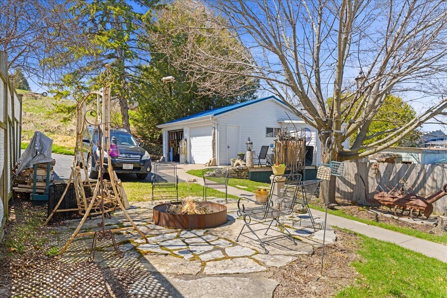 More Photos Of 517 Milwaukee St, Kewaunee General Retail For Sale