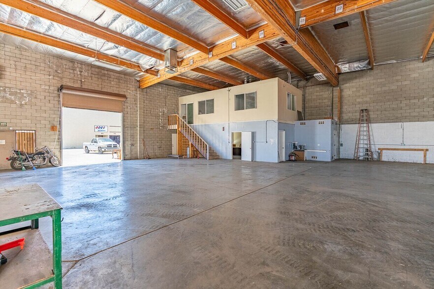 More Photos Of 39360 3rd St E, Palmdale Warehouse For Sale