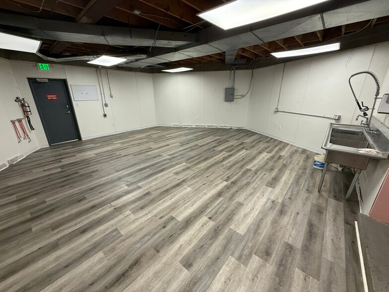 More Photos Of 10804 Wilkshire Blvd, Bolivar Office For Sale