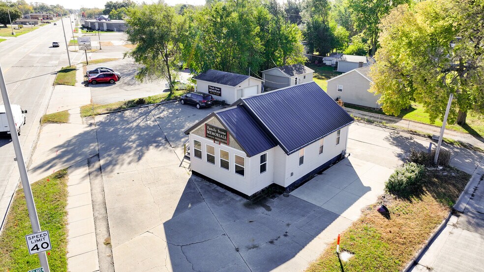 More Photos Of 603 W Rock Falls Rd, Rock Falls General Retail For Sale