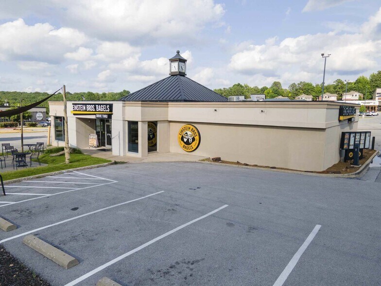 More Photos Of 1500 N College Ave, Fayetteville Fast Food For Sale