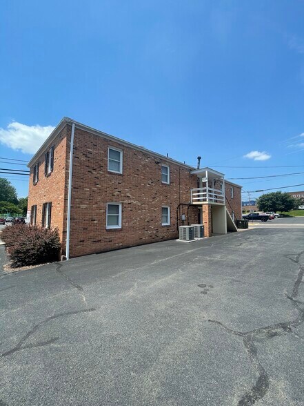 More Photos Of 301 S West St, Culpeper Office For Lease