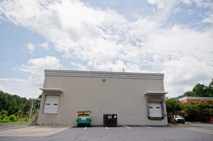 More Photos Of 745 College Dr, Dalton Manufacturing For Lease