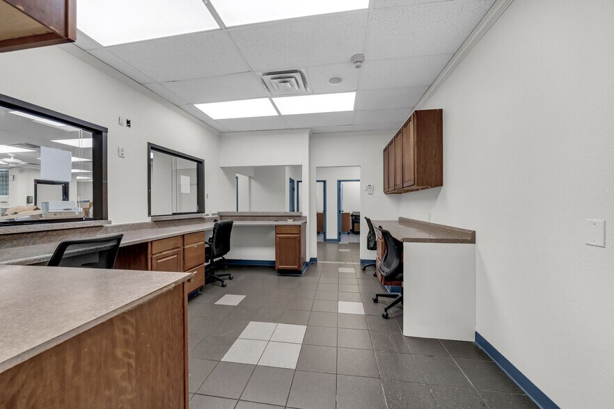 More Photos Of 9991 Marsh Ln, Dallas Medical For Lease