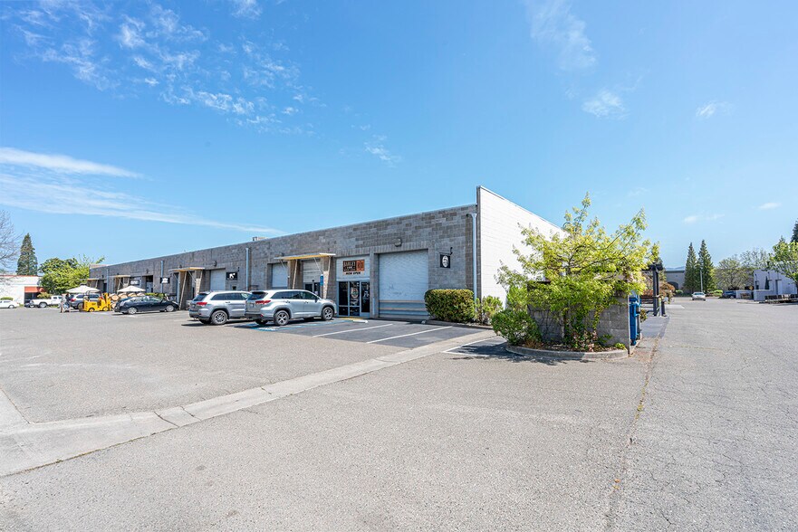 More Photos Of 7975 Cameron Dr, Windsor Warehouse For Lease