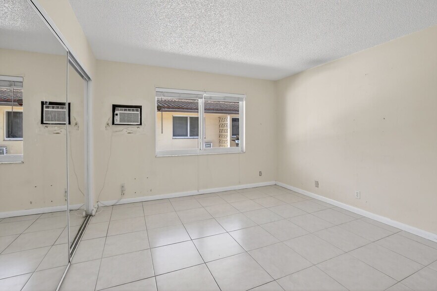 More Photos Of 4825 NE 23rd Ave, Fort Lauderdale Apartments For Sale