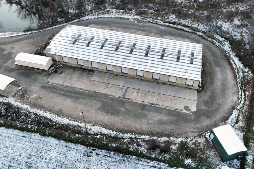 More Photos Of 150 Ayers Blvd, Belpre Light Distribution For Lease