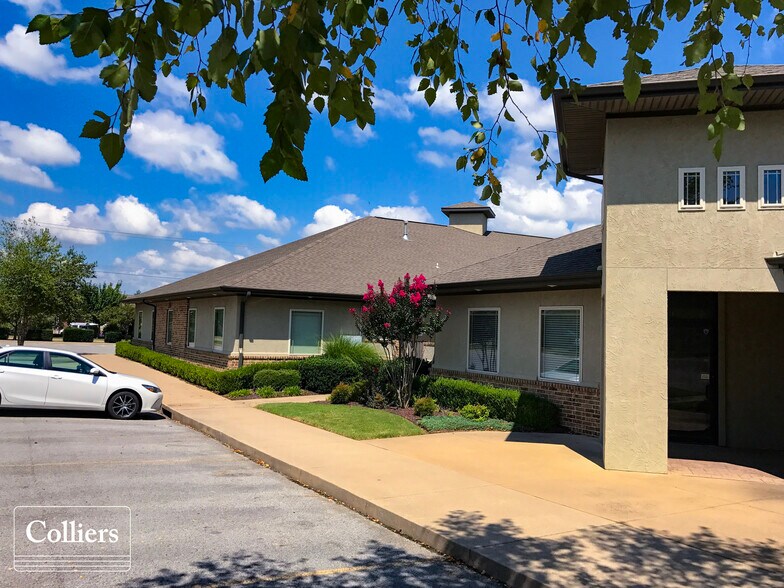 More Photos Of 308-312 SW 24th St, Bentonville Office For Lease