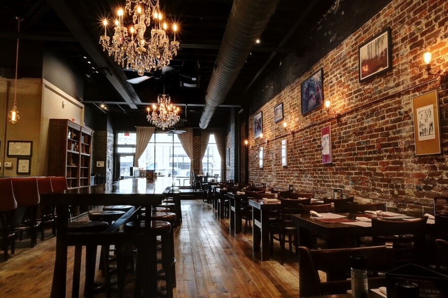 More Photos Of 135 W Main St, Lexington Restaurant For Lease