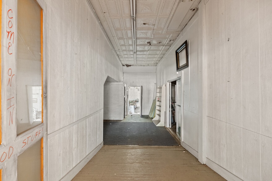 More Photos Of 1850 Church St, Appomattox Bar For Sale