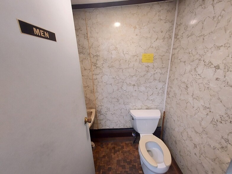 More Photos Of 66-68 Plymouth St, Edwardsville Flex For Sale