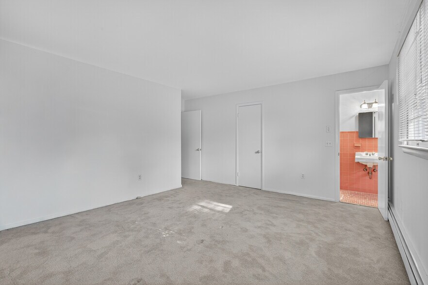 More Photos Of 202 Woodland Dr, Lincroft Veterinarian Kennel For Sale