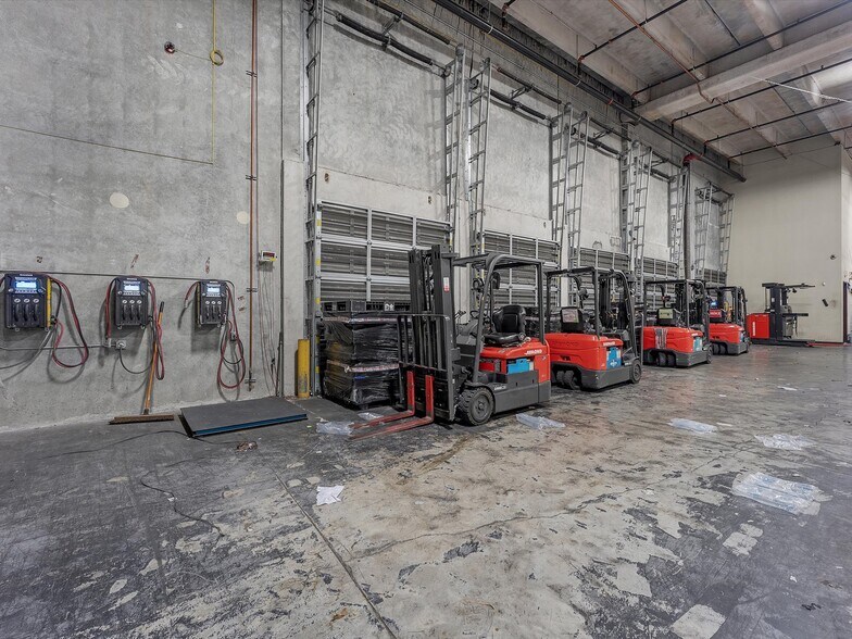 More Photos Of 2260 NW 114th Ave, Doral Warehouse For Lease