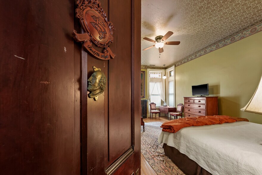 More Photos Of 809 Hall St, Saint Joseph Hospitality For Sale