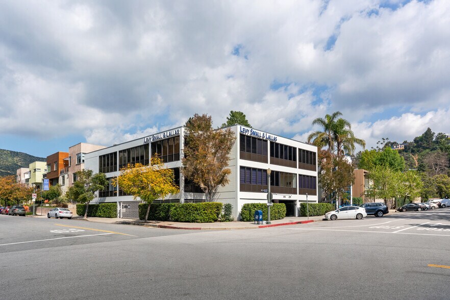 More Photos Of 815 Moraga Dr, Los Angeles Medical For Sale