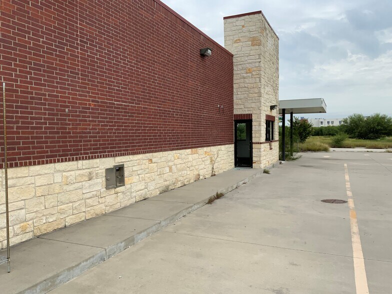 More Photos Of 6280 Highway 281, Three Rivers Fast Food For Sale