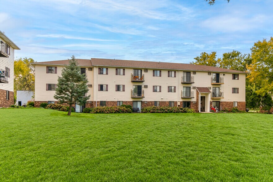 More Photos Of 100-112 5th Ave NW, Altoona Apartments For Sale