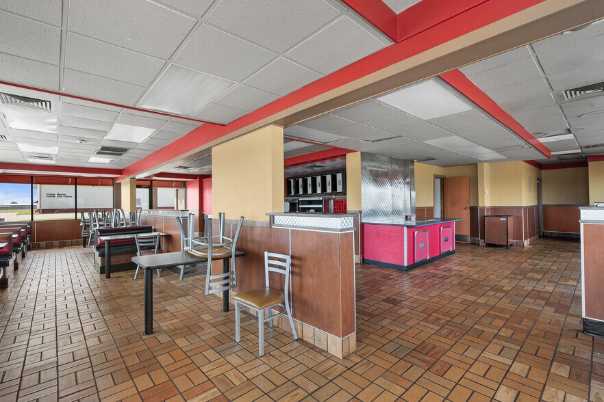 More Photos Of 1105 S Main St, Sikeston Fast Food For Sale