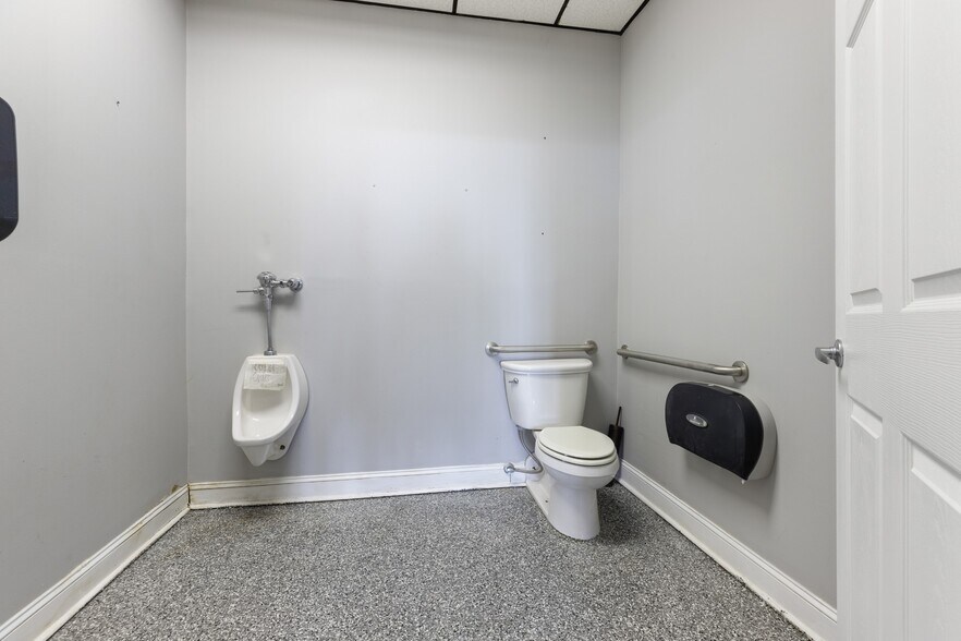 More Photos Of 114 N Church St, Waverly Loft Creative Space For Lease