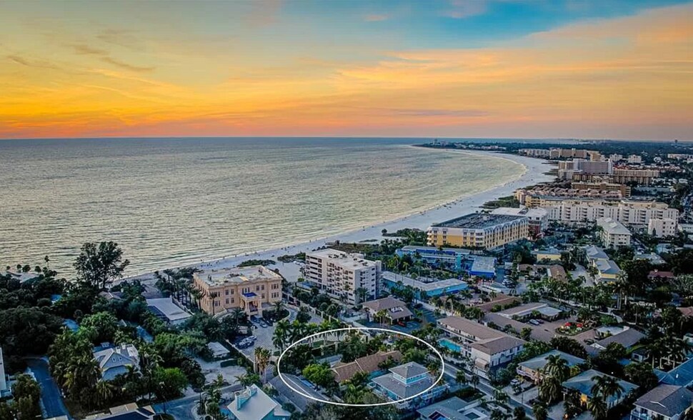 Primary Photo Of 6905 Point of Rocks Rd, Sarasota Hotel For Sale