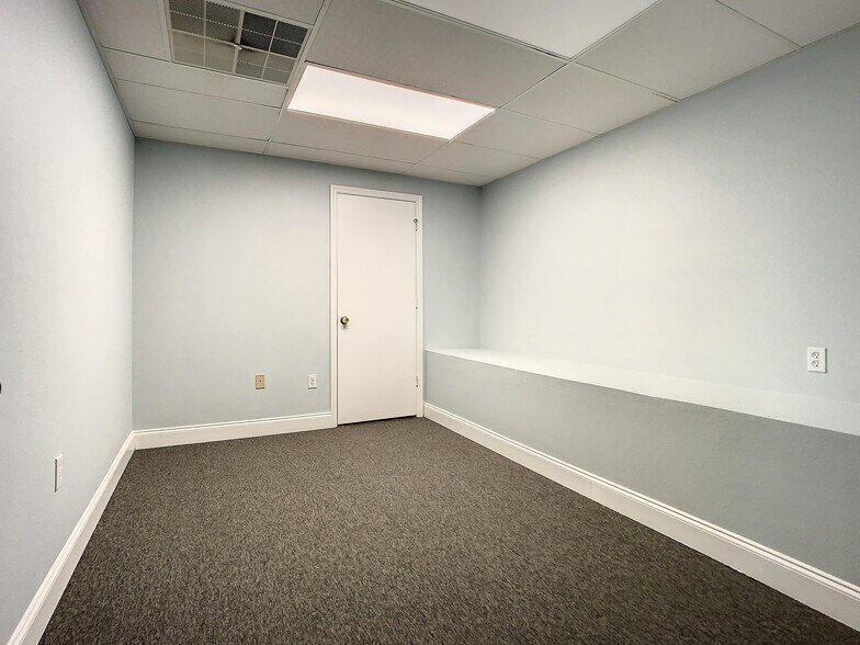 More Photos Of 22 W Monument Ave, Kissimmee Office For Lease