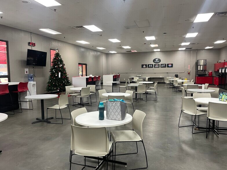 More Photos Of 111 Badger Ln, Statesville Distribution For Lease